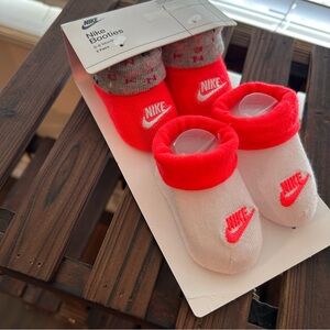 Nike Booties 2 Pairs Newborn 0-6‎ Months Hot Pink White Gray